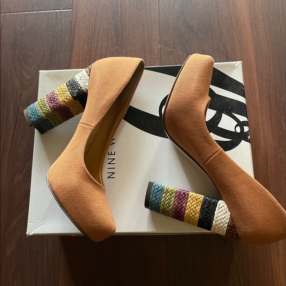 Nine West Filing Platform Pumps - Picture 4 of 6